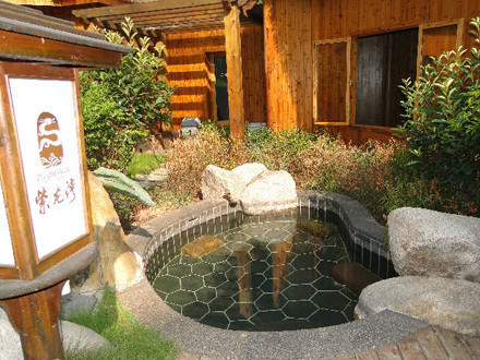 【許昌泉眼客棧+(紫龍灣溫泉/灰湯金太陽溫泉度假村/灰湯華天城溫泉可選)團購詳情】泉眼客棧+(紫龍灣溫泉/灰湯金太陽溫泉度假村/灰湯華天城溫泉可選)價格_人均消費(圖)